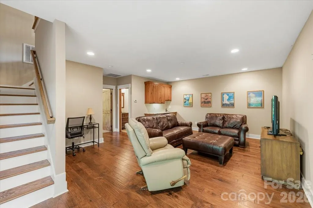 5021 Little Acres Road Nebo NC 28761