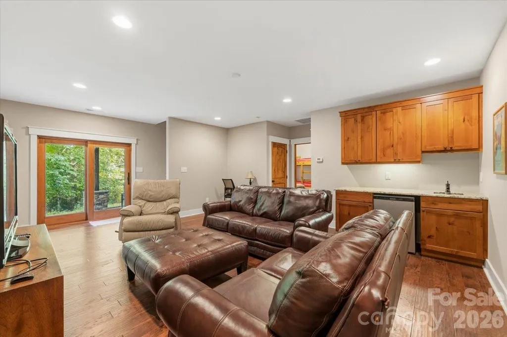 5021 Little Acres Road Nebo NC 28761