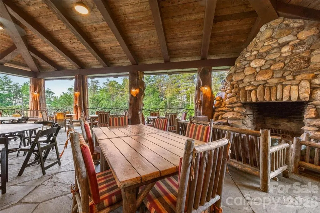 5021 Little Acres Road Nebo NC 28761