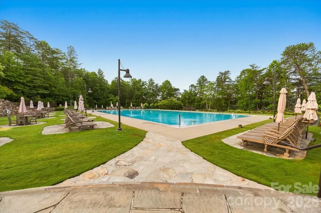 5021 Little Acres Road Nebo NC 28761