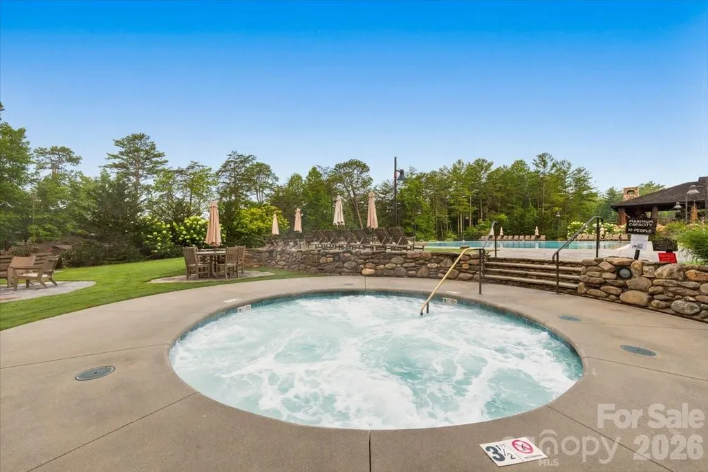 5021 Little Acres Road Nebo NC 28761