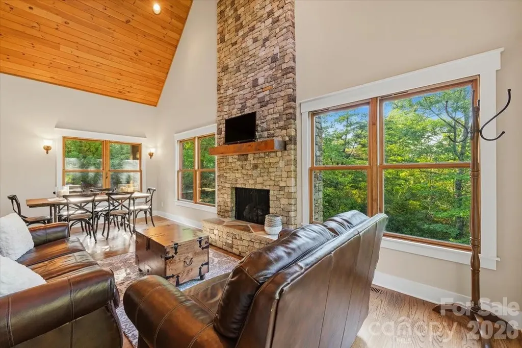 5021 Little Acres Road Nebo NC 28761