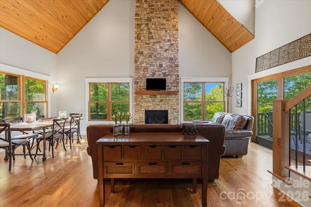5021 Little Acres Road Nebo NC 28761