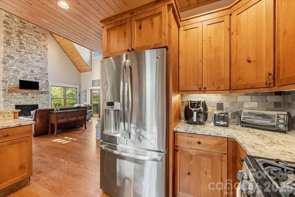 5021 Little Acres Road Nebo NC 28761
