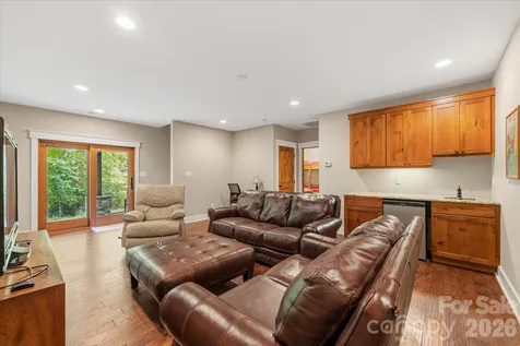 5021 Little Acres Road Nebo NC 28761