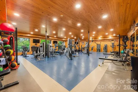 5021 Little Acres Road Nebo NC 28761