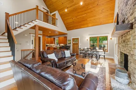 5021 Little Acres Road Nebo NC 28761