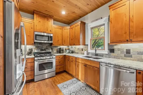 5021 Little Acres Road Nebo NC 28761