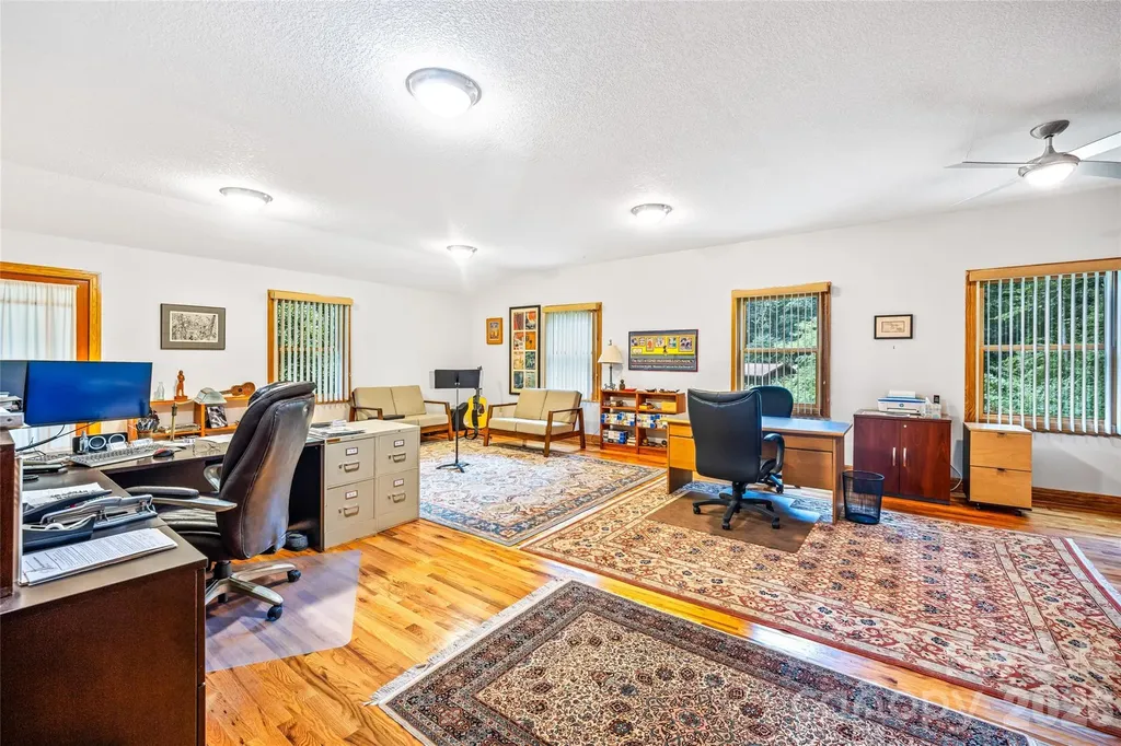 464 Governors View Road Asheville NC 28805