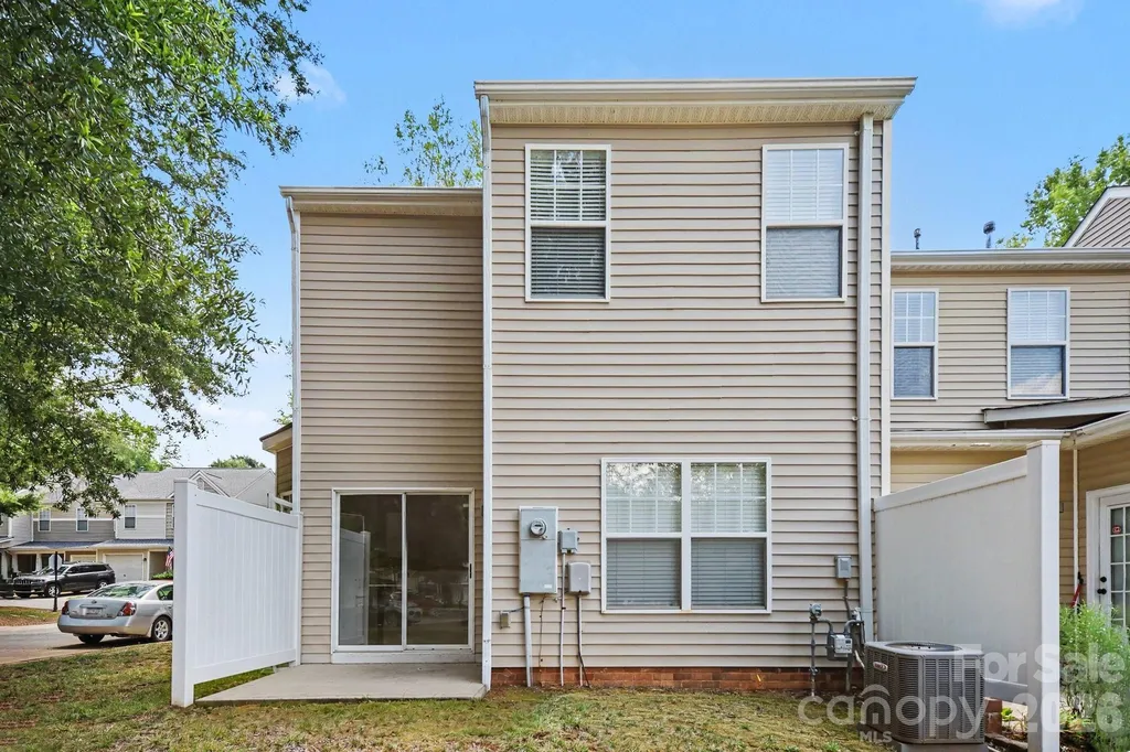 5604 Santeelah Court Charlotte NC 28217