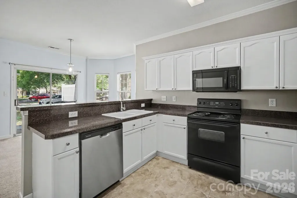 5604 Santeelah Court Charlotte NC 28217