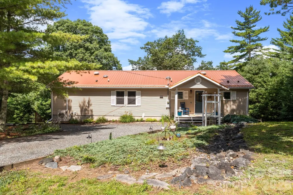 9081 Pittmans Gap Road Newland NC 28657