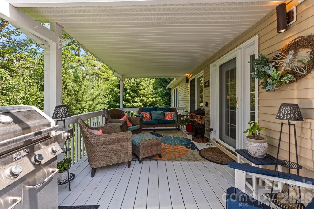 9081 Pittmans Gap Road Newland NC 28657