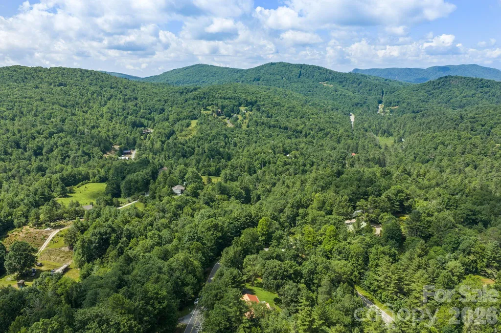 9081 Pittmans Gap Road Newland NC 28657