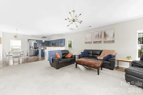 1525 Ladora Drive Charlotte NC 28262