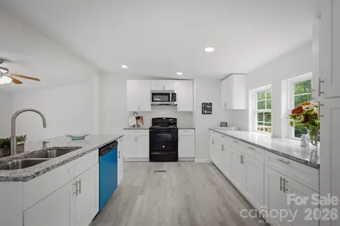 2688 Kite Drive Lenoir NC 28645