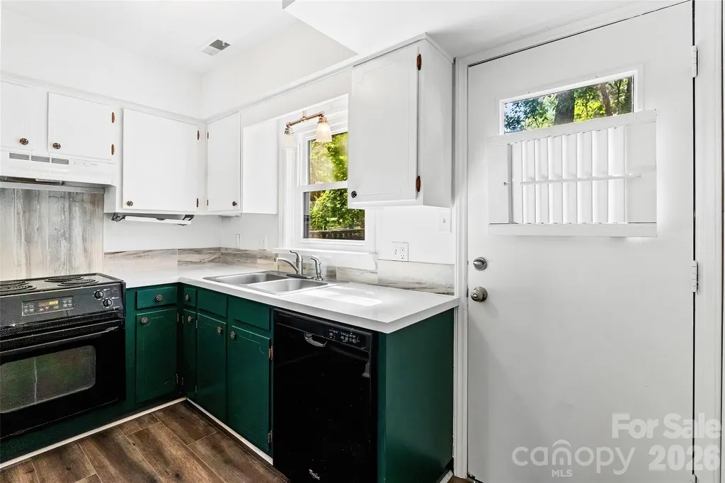 6100 Honeysuckle Lane Charlotte NC 28212