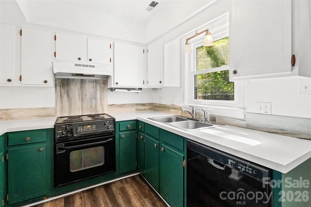 6100 Honeysuckle Lane Charlotte NC 28212