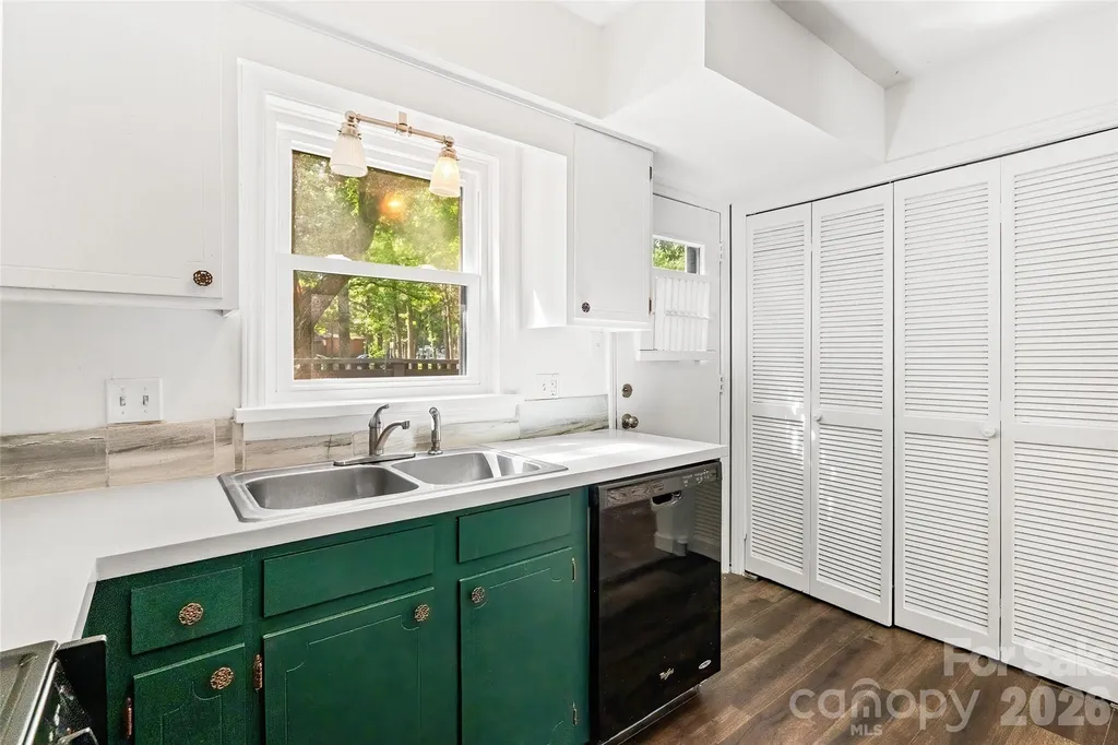 6100 Honeysuckle Lane Charlotte NC 28212