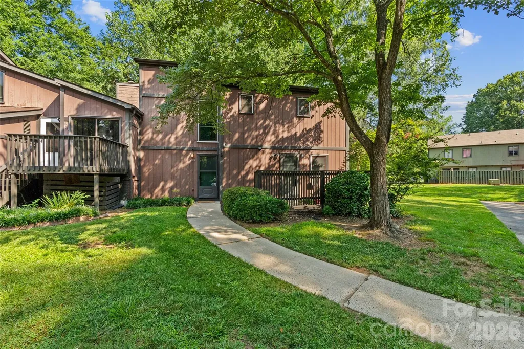 6100 Honeysuckle Lane Charlotte NC 28212