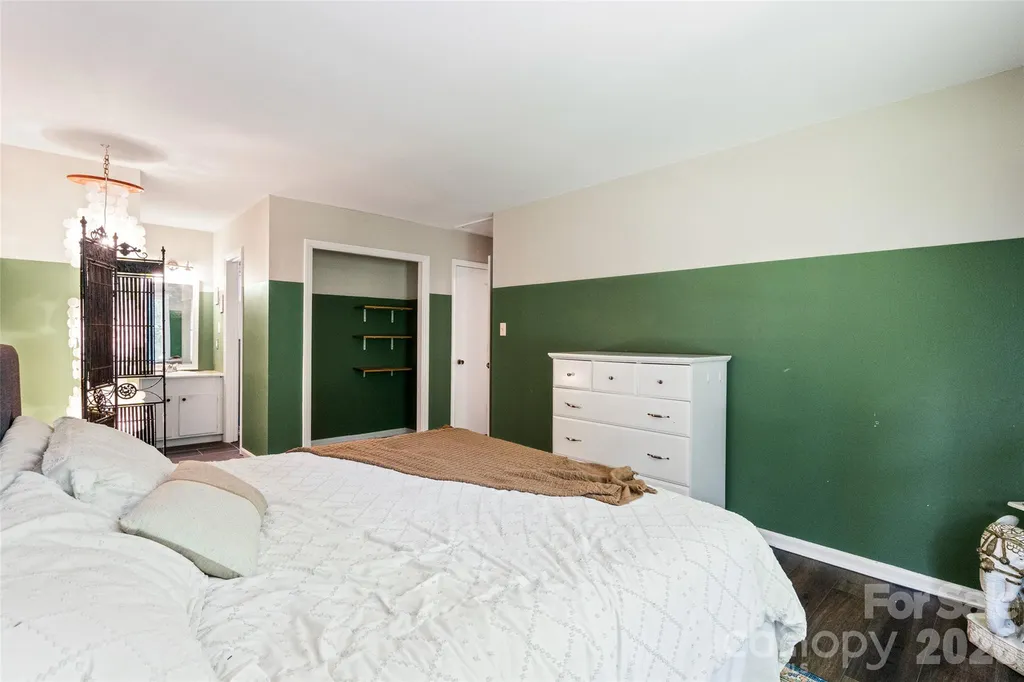 6100 Honeysuckle Lane Charlotte NC 28212