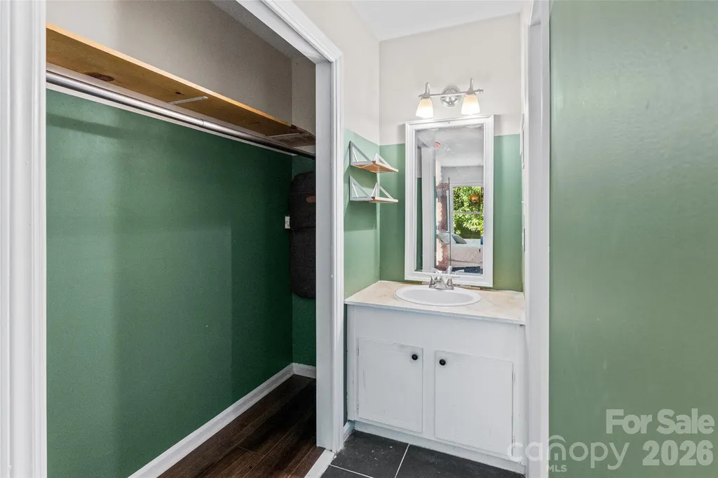 6100 Honeysuckle Lane Charlotte NC 28212