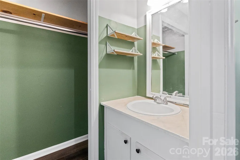 6100 Honeysuckle Lane Charlotte NC 28212