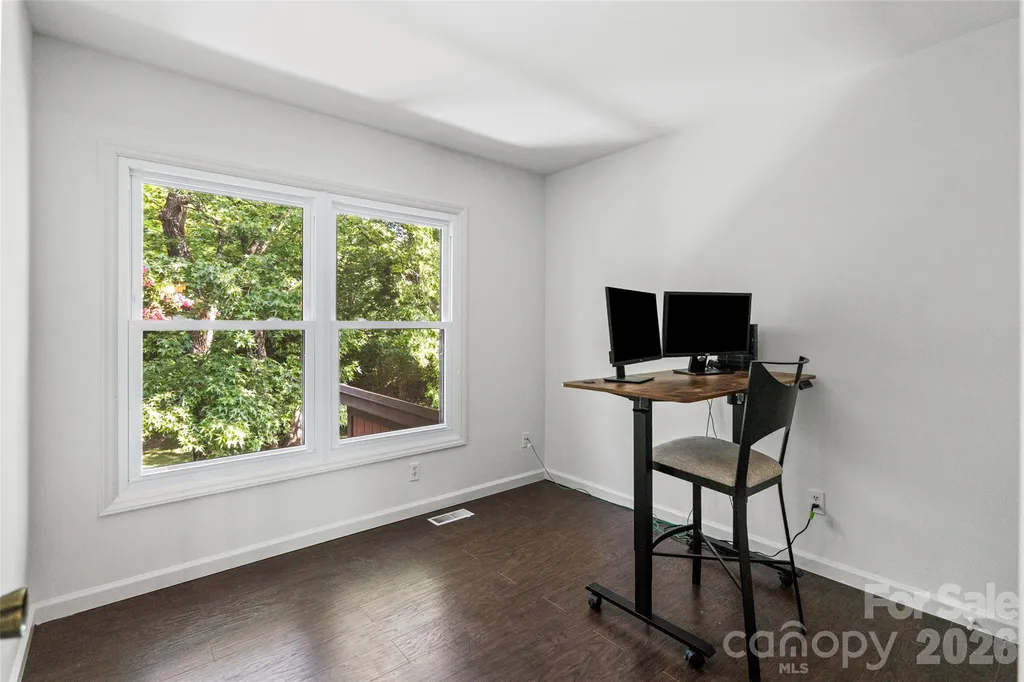 6100 Honeysuckle Lane Charlotte NC 28212