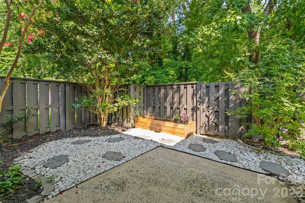 6100 Honeysuckle Lane Charlotte NC 28212