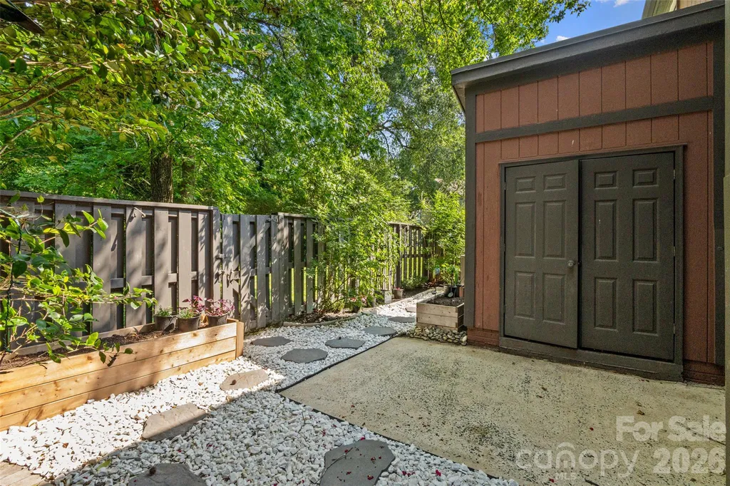 6100 Honeysuckle Lane Charlotte NC 28212