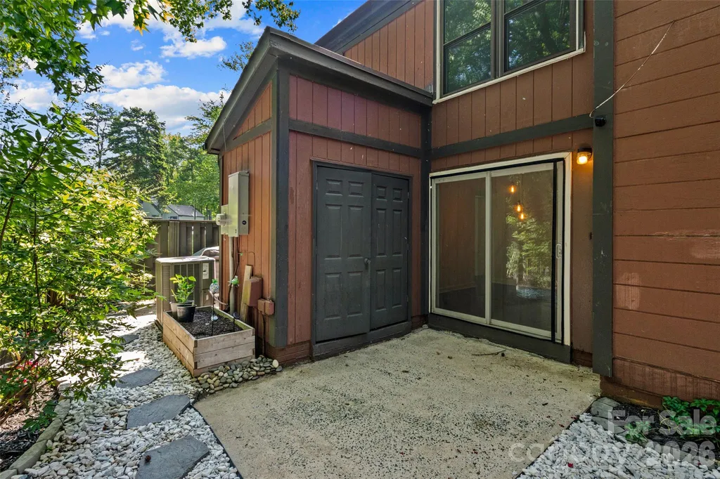 6100 Honeysuckle Lane Charlotte NC 28212