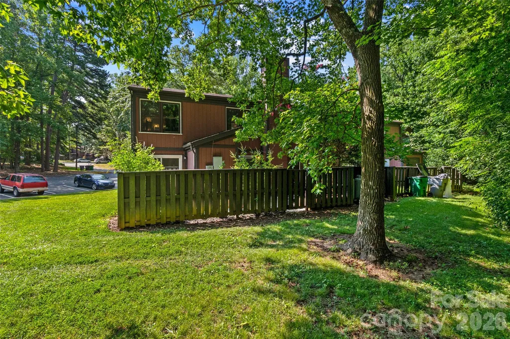 6100 Honeysuckle Lane Charlotte NC 28212