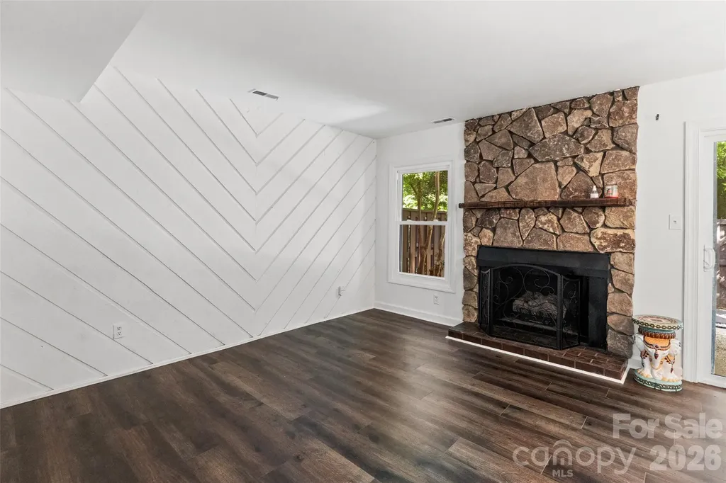 6100 Honeysuckle Lane Charlotte NC 28212