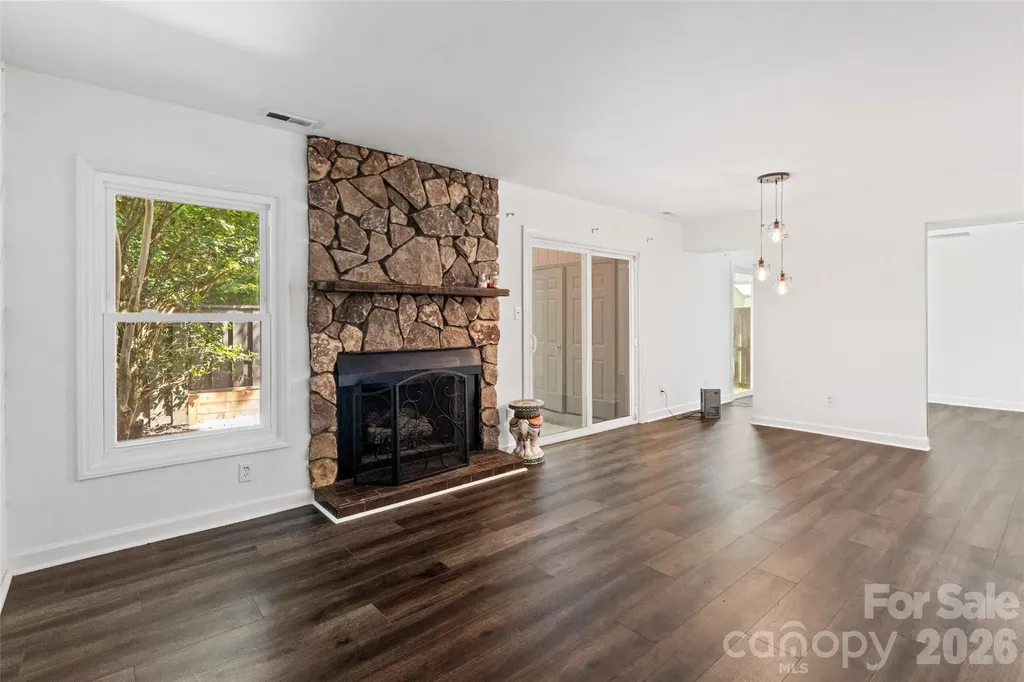 6100 Honeysuckle Lane Charlotte NC 28212