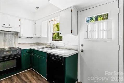 6100 Honeysuckle Lane Charlotte NC 28212