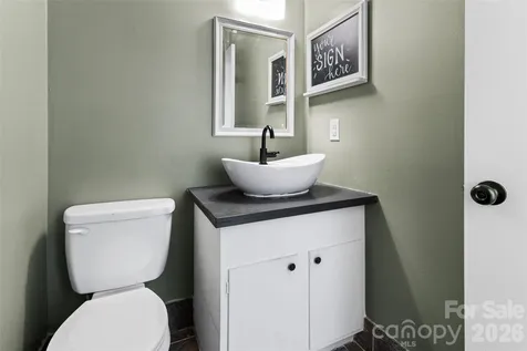 6100 Honeysuckle Lane Charlotte NC 28212