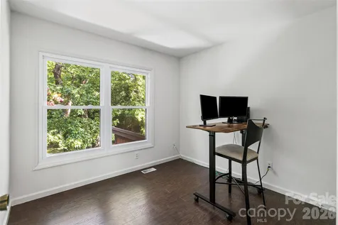6100 Honeysuckle Lane Charlotte NC 28212