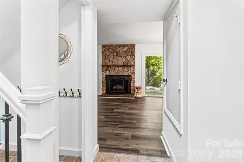 6100 Honeysuckle Lane Charlotte NC 28212