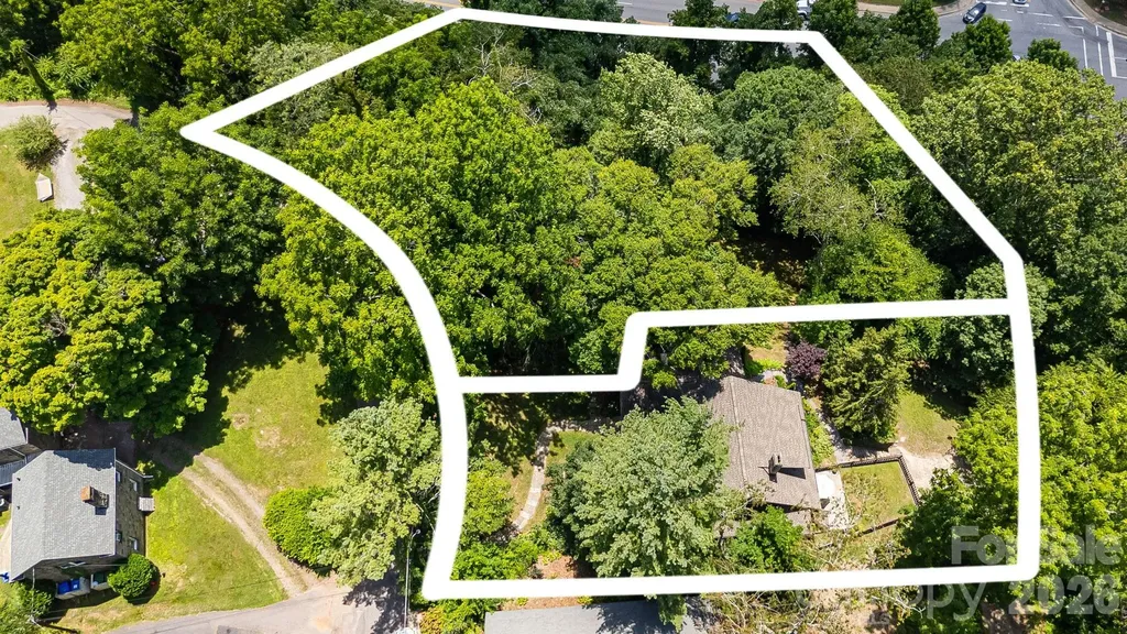 25 B Saint Dunstans Circle Asheville NC 28803