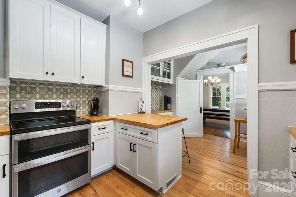25 Saint Dunstans Circle Asheville NC 28803