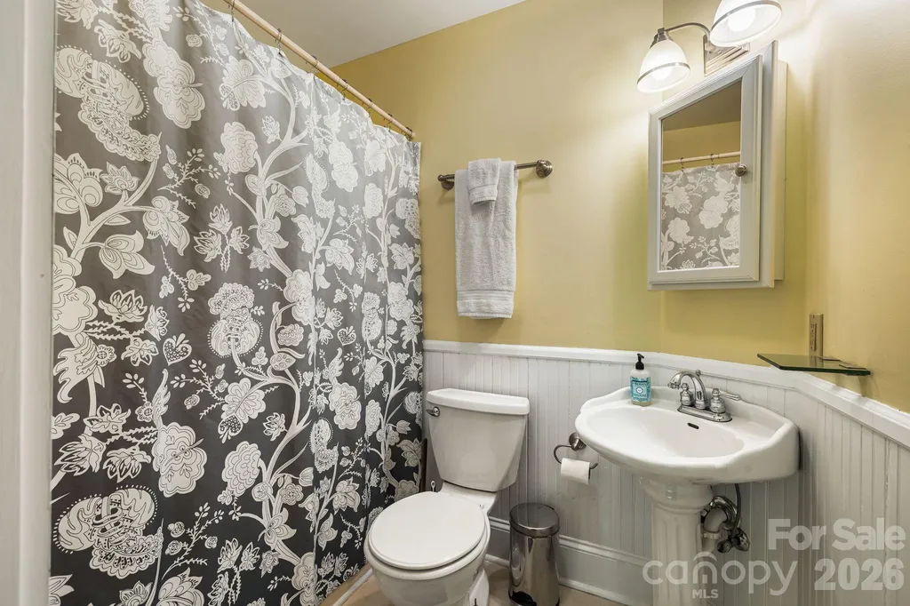 25 B Saint Dunstans Circle Asheville NC 28803