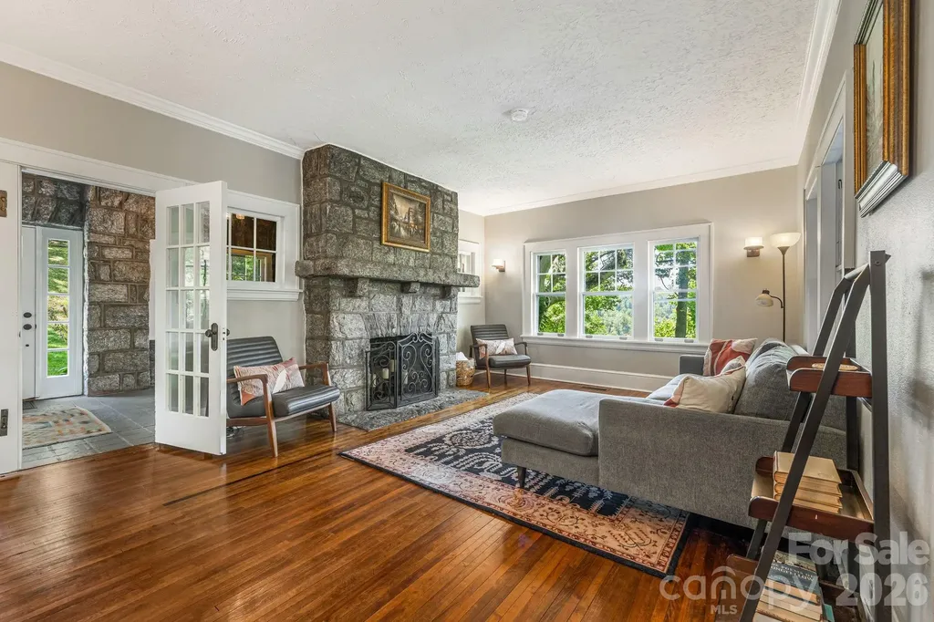 25 B Saint Dunstans Circle Asheville NC 28803
