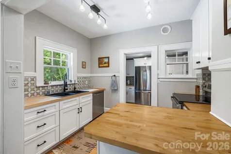 25 Saint Dunstans Circle Asheville NC 28803
