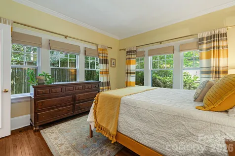 25 B Saint Dunstans Circle Asheville NC 28803
