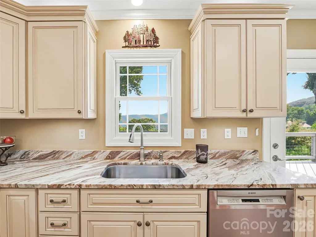 15 Patton Circle Asheville NC 28804