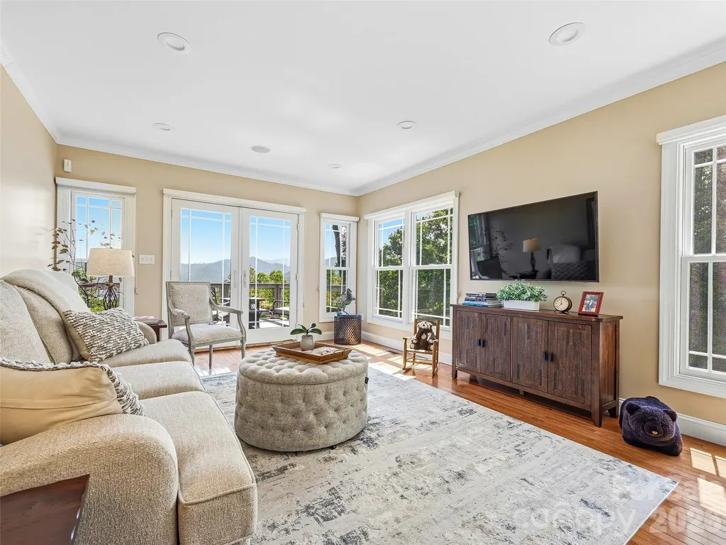 15 Patton Circle Asheville NC 28804