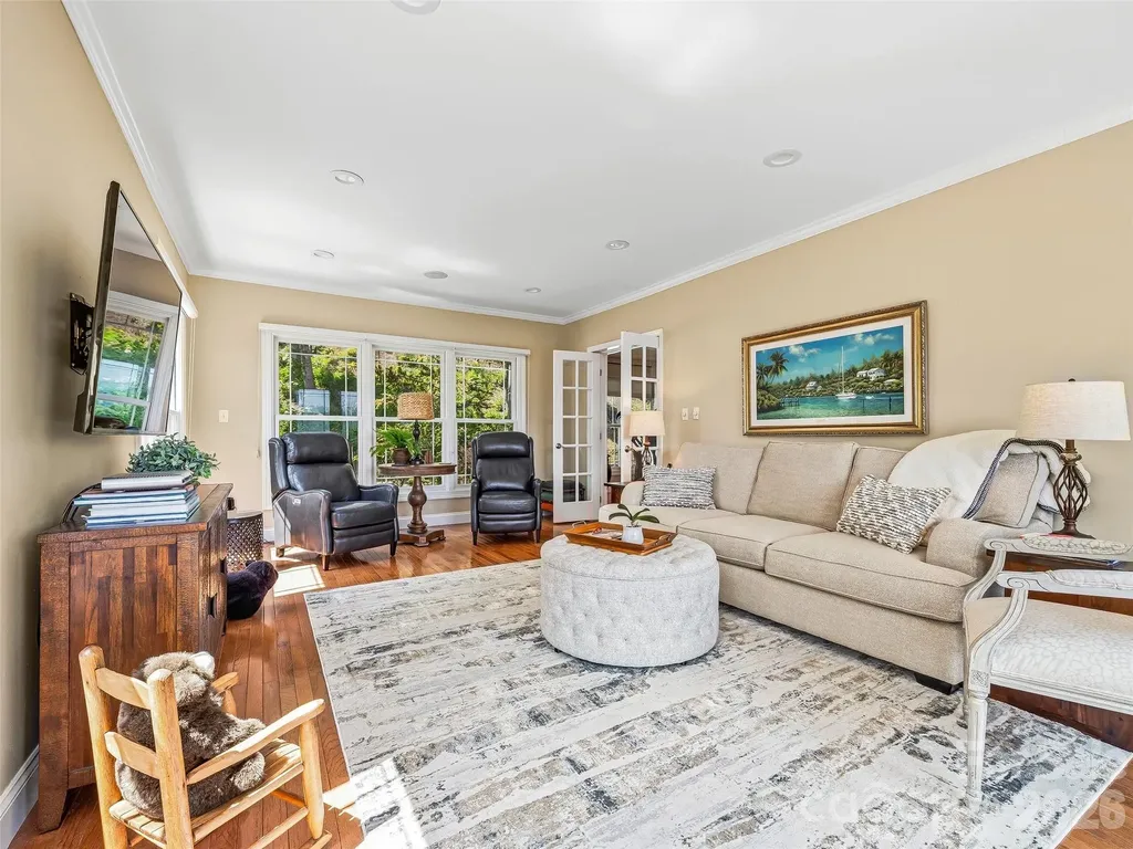 15 Patton Circle Asheville NC 28804