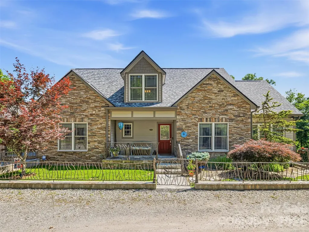 15 Patton Circle Asheville NC 28804