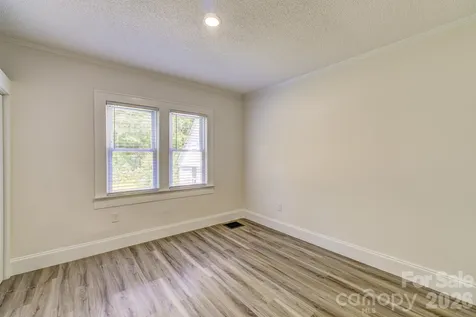 507 S Elm Street Cherryville NC 28021