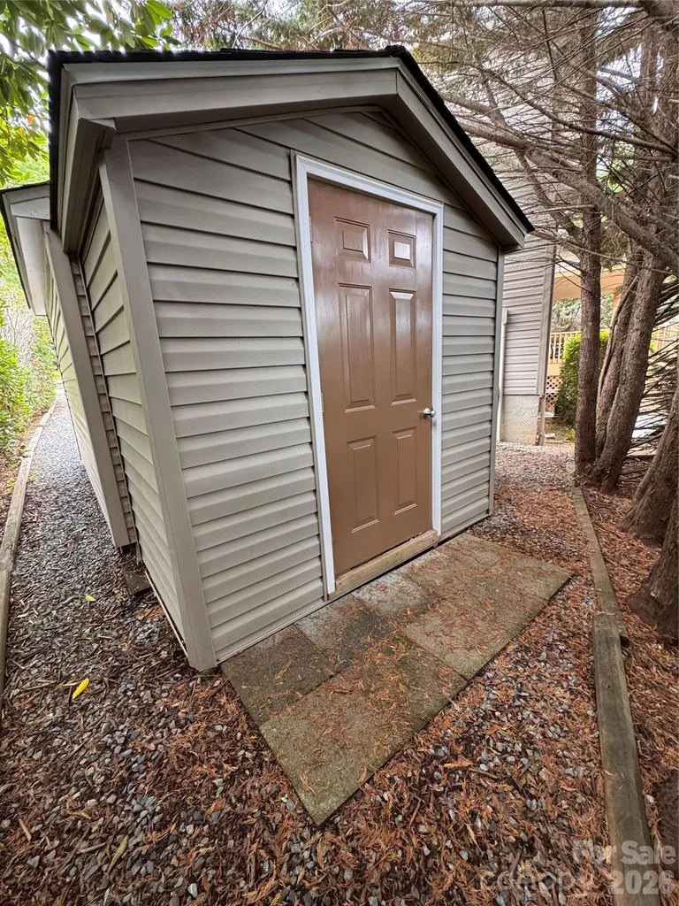 25 Elderberry Loop Newland NC 28657